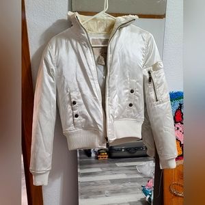 NWT Refuge White Cropped Puffer Jacket